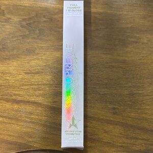 Jeffree Star Supreme Gloss with Iridescent Finish